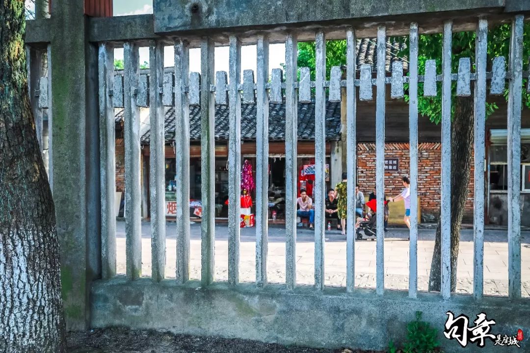 东横街老店的最后一天，我回到了中城小学