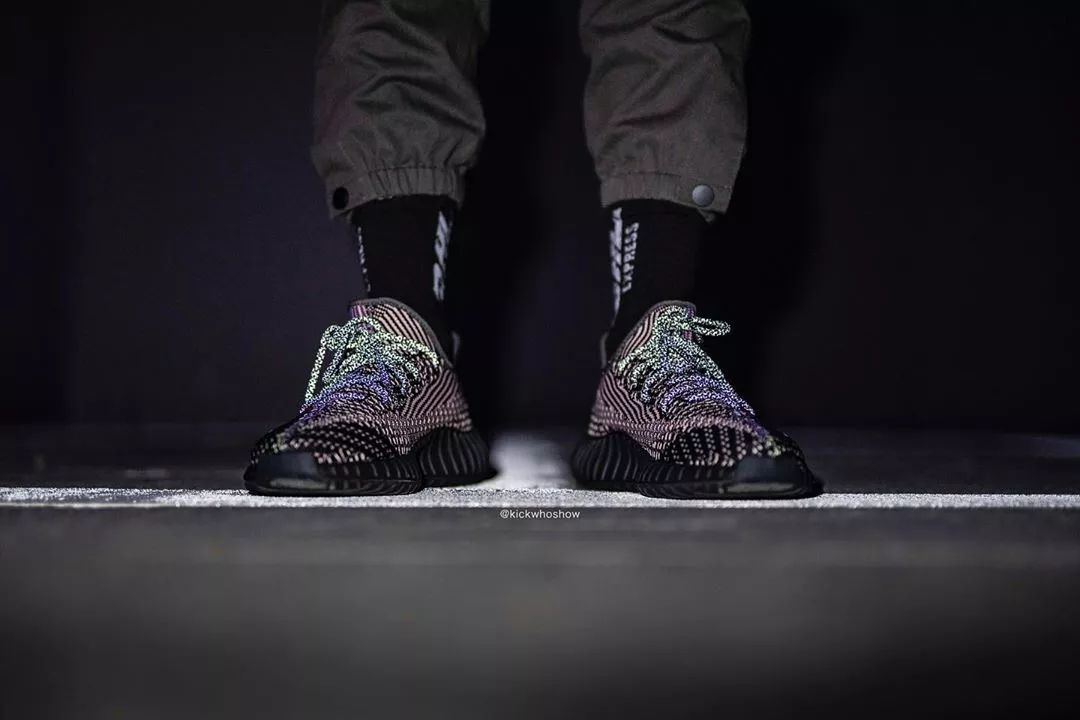 yeezy350满天星,yeezy350v2荧光绿非反光评测