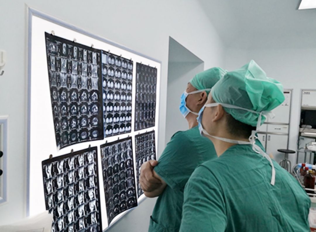 摔了一跤半月板二度撕裂,摔一跤膝盖半月板裂开了