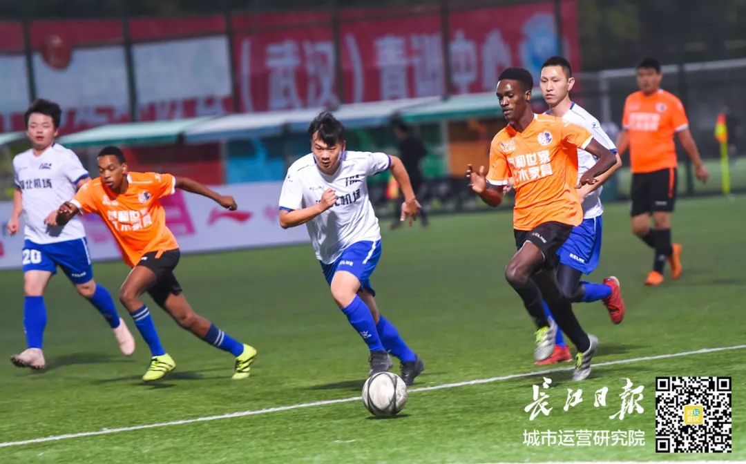 业余足球队点球大战,男子七人足球锦标赛进入点球大战