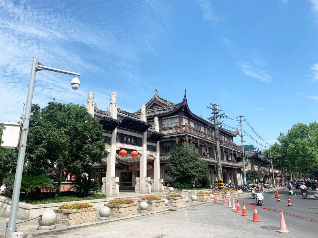无锡南禅寺书城小巷子里的旧书店,2022年无锡南禅寺书城开放吗