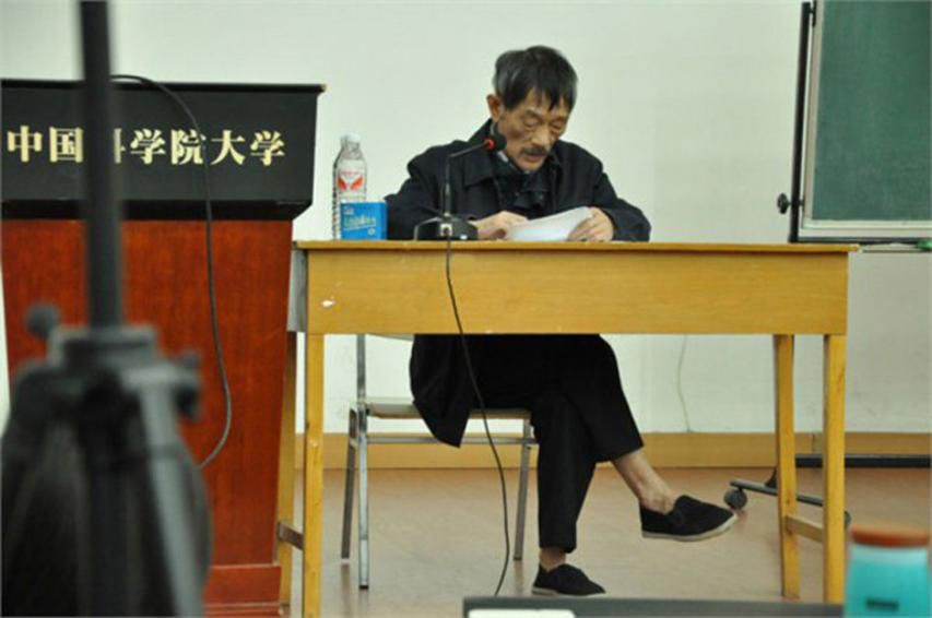 一个很高调的人突然变得很低调,低调的人低调到什么程度