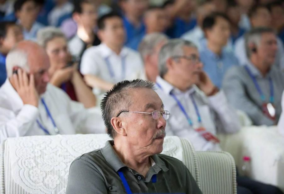 一个很高调的人突然变得很低调,低调的人低调到什么程度