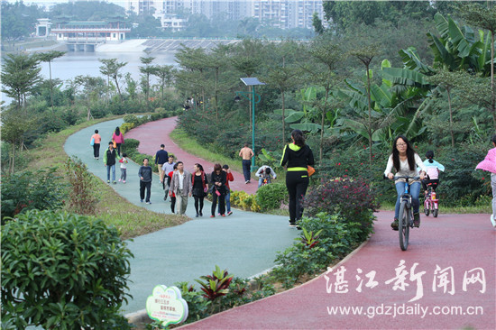 栉风沐雨七十载砥砺前行铸辉煌,砥砺奋进七十载不忘初心创新篇