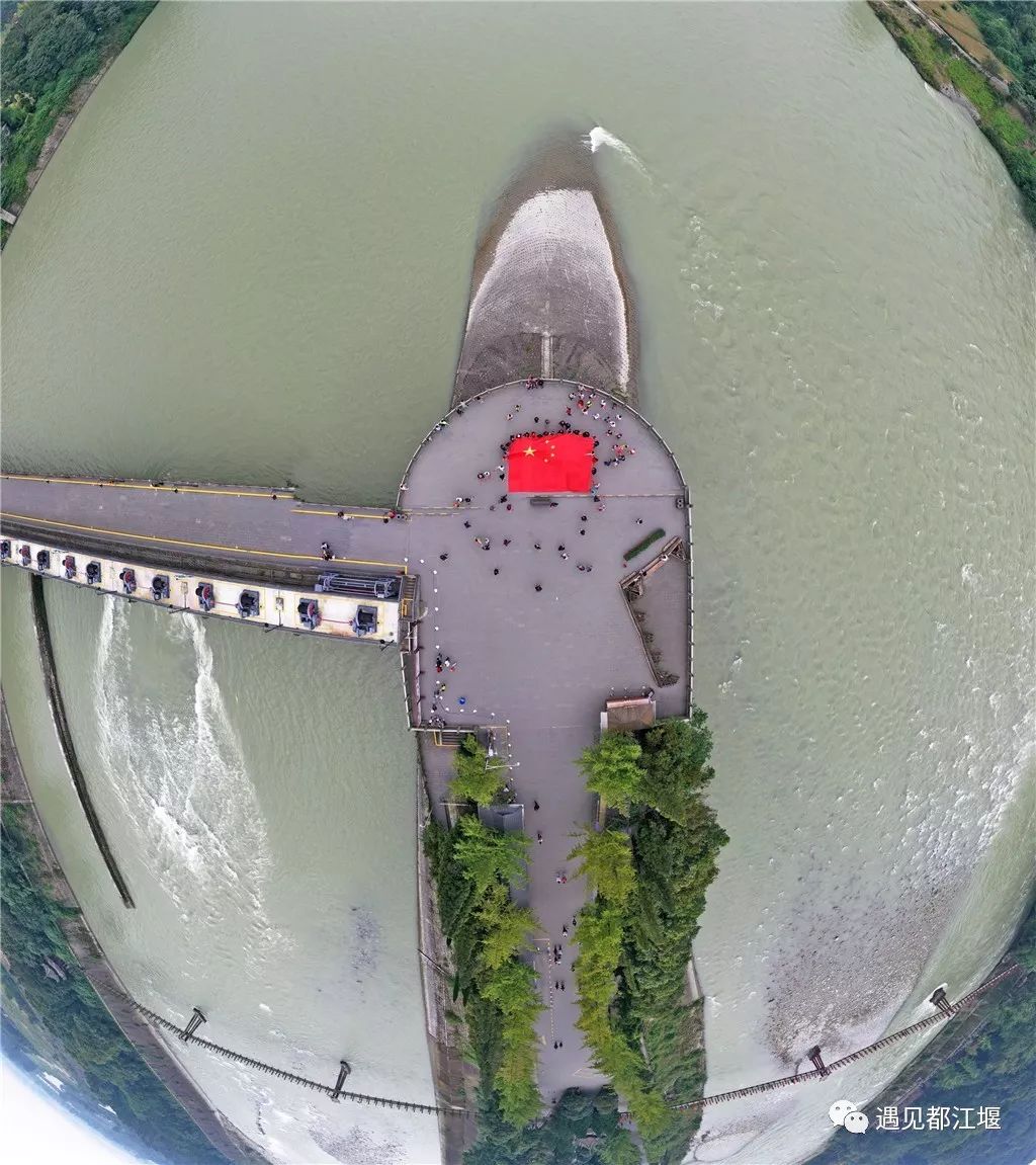 和五星红旗合影九宫格,与五星红旗合影