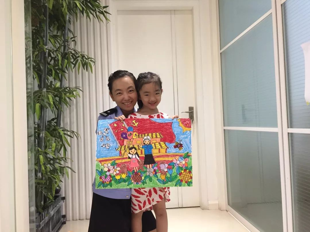 不一样的国庆献礼，福州警宝画出对祖国的爱