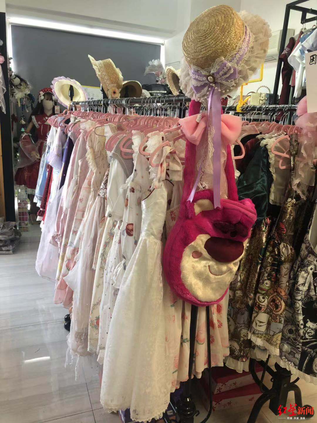 一条裙子六百多块钱,一条裙子卖十万元