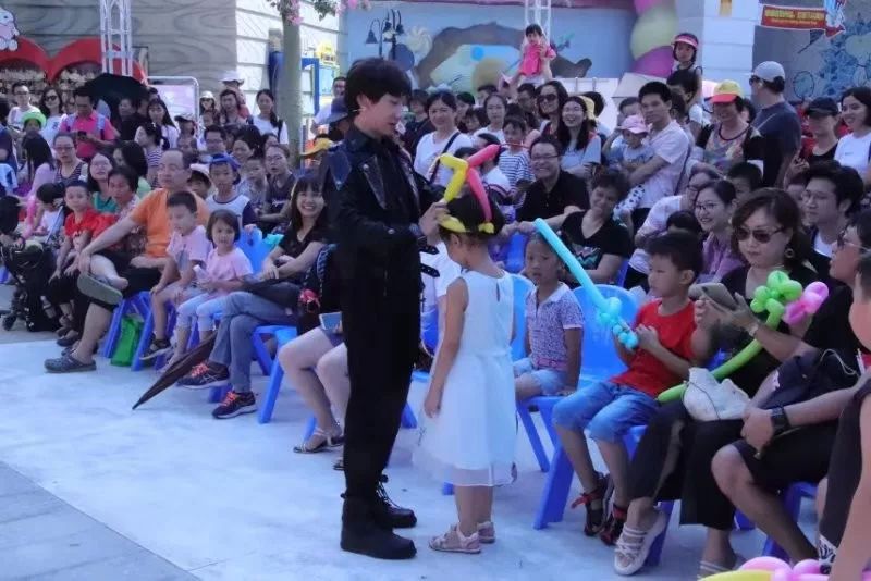 假日中一道靓丽的风景,假日里那个忙碌的身影