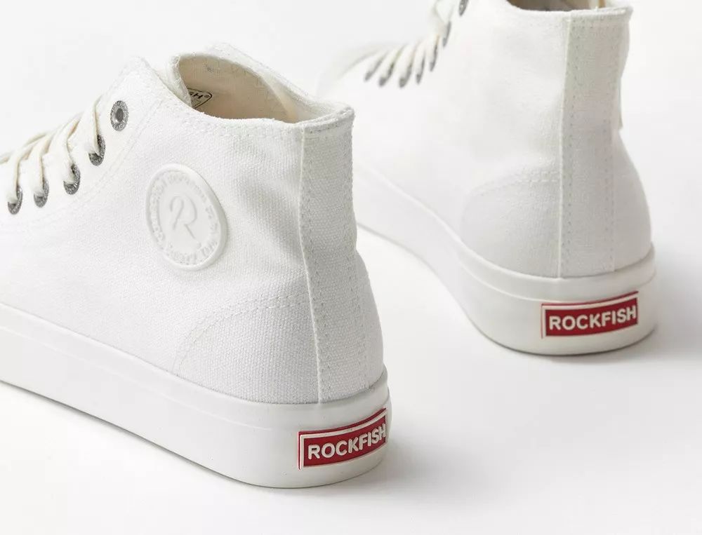 黑色高帮小众原创运动帆布鞋,英伦风低帮帆布鞋推荐