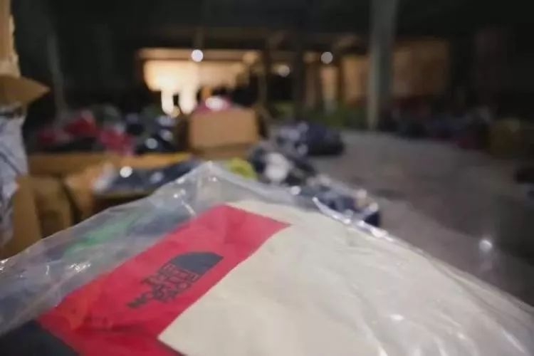 假冒阿迪耐克服装山东查处,青岛阿玛尼