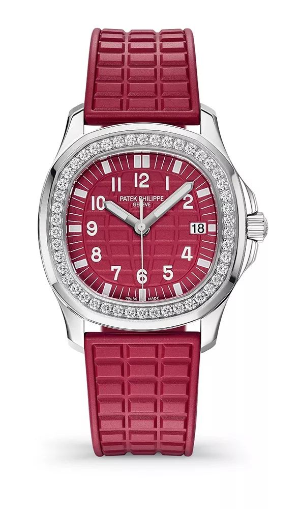 他一出现，所有爱表的人都屏住了呼吸