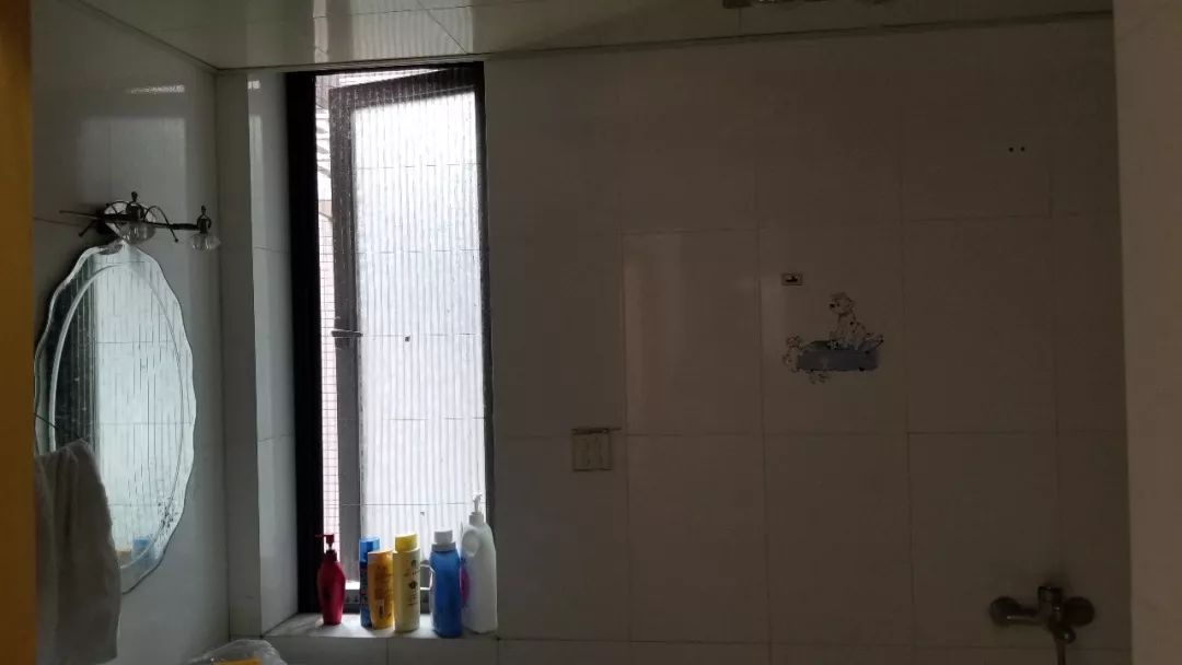 客厅没窗户没有阳光,客厅没有窗户一点采光都没有