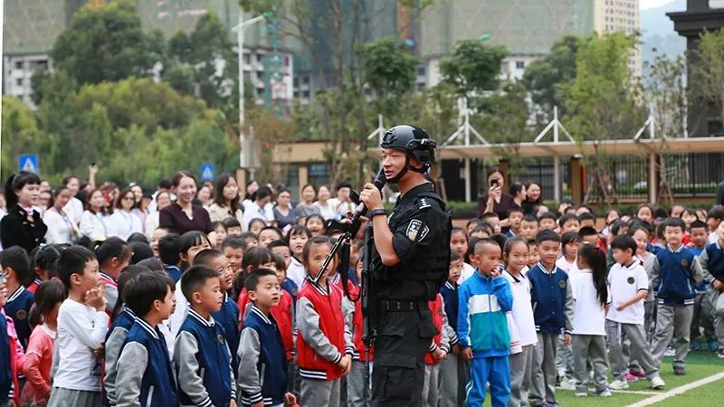 【护校安园】坏人来了怎么办？民警这堂反恐教育课讲清楚了！