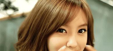 肌诊室·特别版|真人体验，医美素颜光vs明星微精华，改善皮肤哪家强？