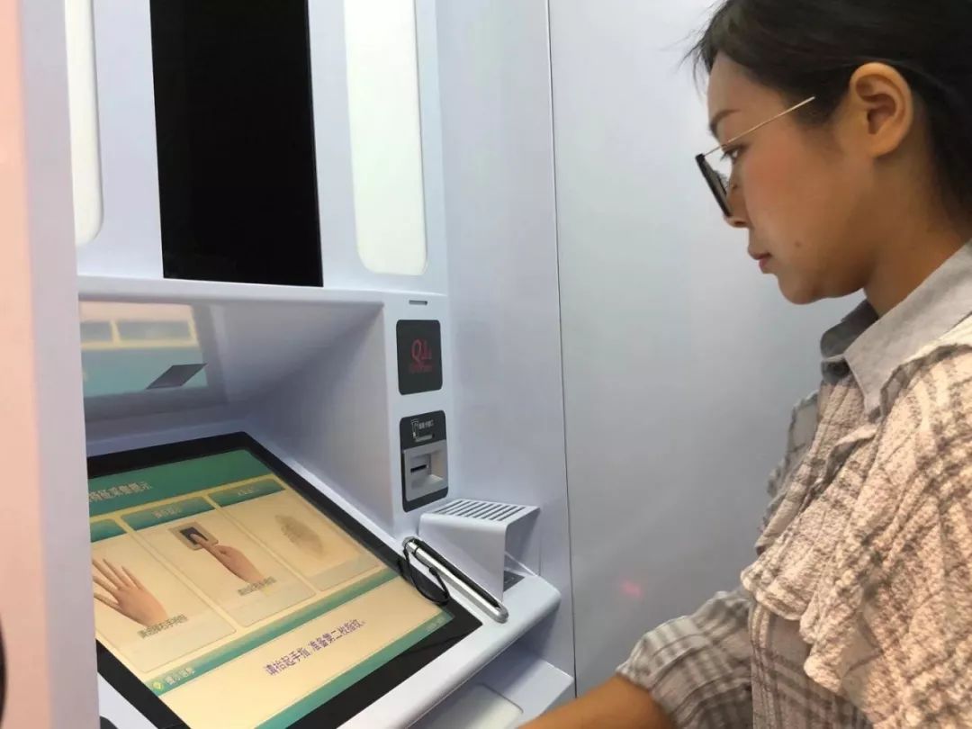 出入境证件免费申请,免费拍照证件小程序