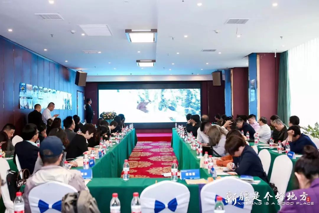 雪都阿勒泰·净土喀纳斯走进北京、上海、武汉、郑州四城向全国发起邀请：冬季做客人类滑雪起源地阿勒泰·人间净土喀纳斯不冬眠