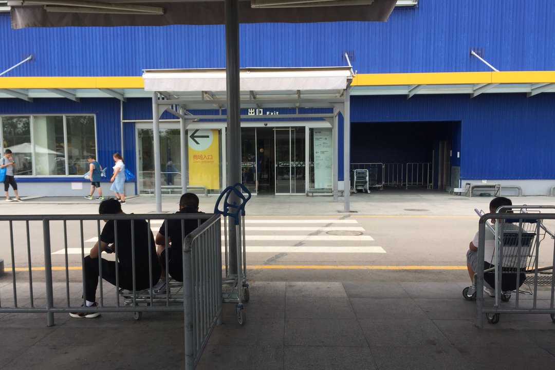 四元桥宜家门口，王先生的搬家送货生意不总是那么好做|北京故事