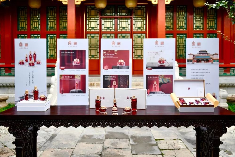 美通企业日报|故宫紫檀护肤品发布;戴森推出最快速节能的干手器