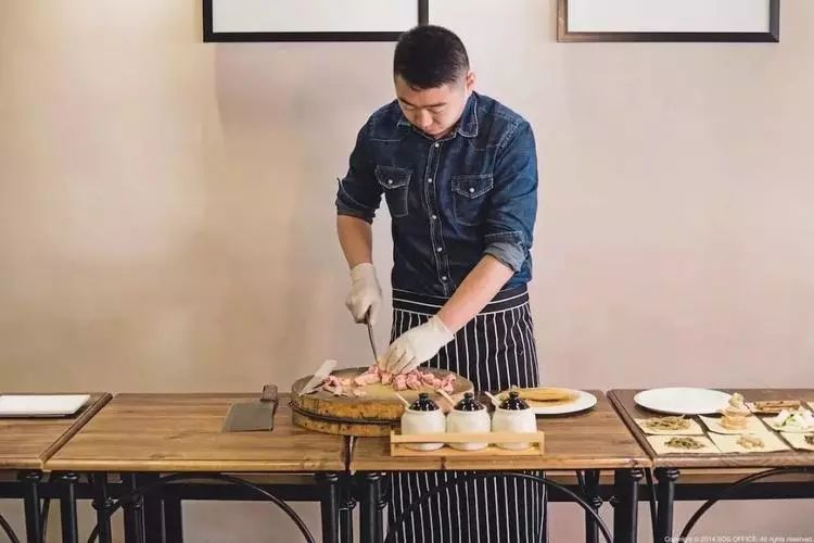 吾悦广场10元烧烤,吾悦烤鱿鱼10块钱9串