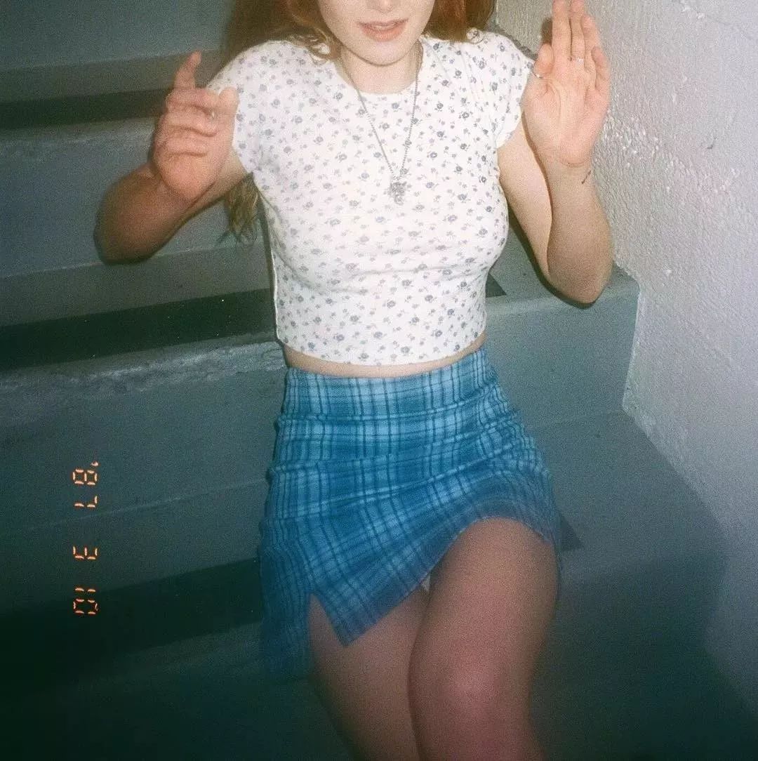 不用代购就能买到的爽肤水,宝石蓝针织宋妍霏同款