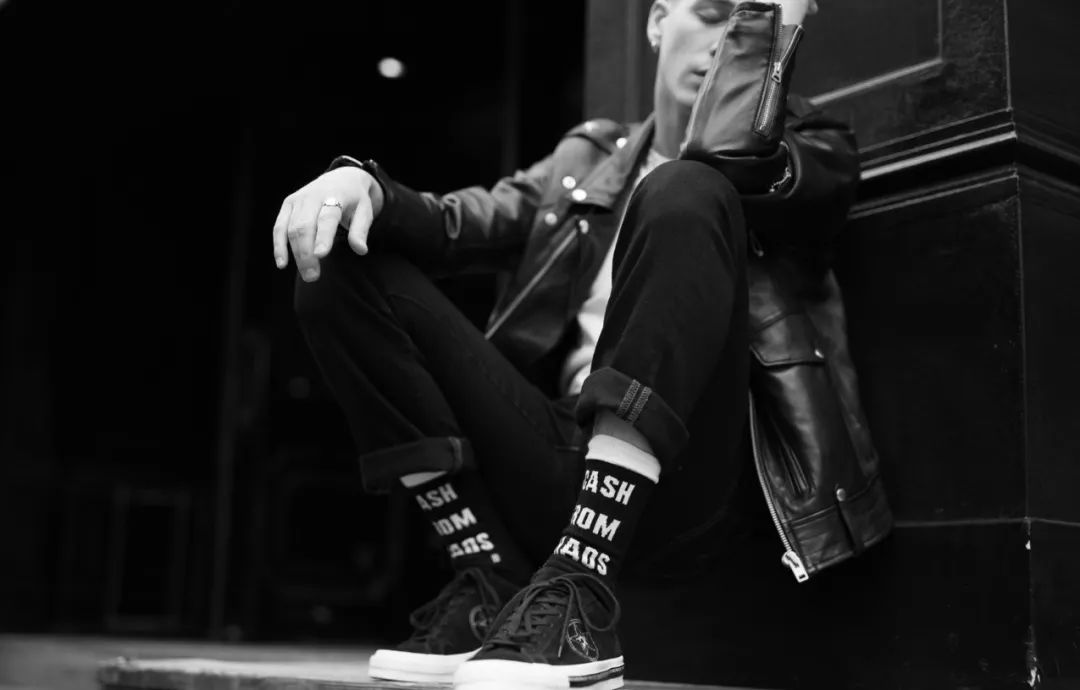 一双骚袜，男人品位升级第1步｜基本款