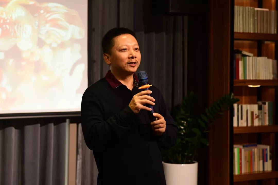 鸡血玉稀世珍品,桂林鸡血玉是否有收藏价值