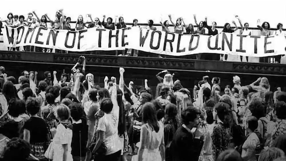 魔丸诞生：小小的一粒避孕药，曾引发美国最深刻的焦虑