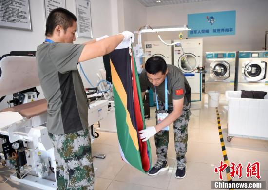 探访军运村洗涤服务保障组的军哥军嫂们
