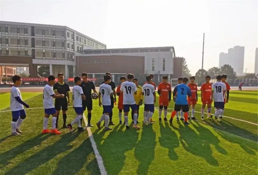秋风飒飒绿茵逐梦雨花台区第六届“区长杯”校园足球联赛开赛啦！
