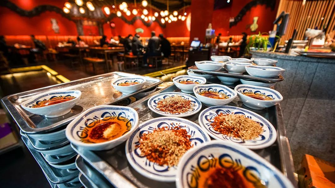 瓜串串鼓楼街,排队排到大街上