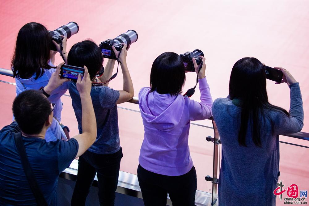 军运会赛场因你们更精彩观众热情助力运动健儿创佳绩