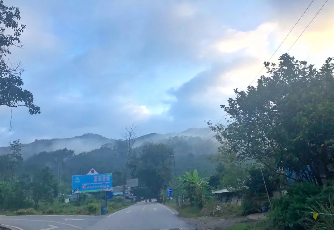 西双版纳傣族赶街视频,勐腊县勐仑镇赶街