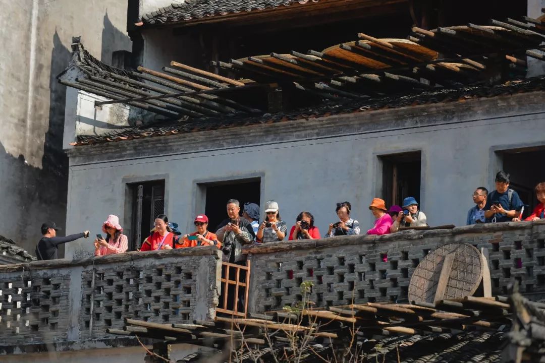 婺源篁岭晒秋什么最好看,婺源秋色正浓石城枫叶渐显红