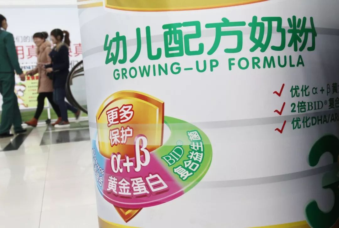 亚马逊被爆大量出售过期奶粉食品，40%消费者中招！宝爸宝妈到底要怎么买奶粉？