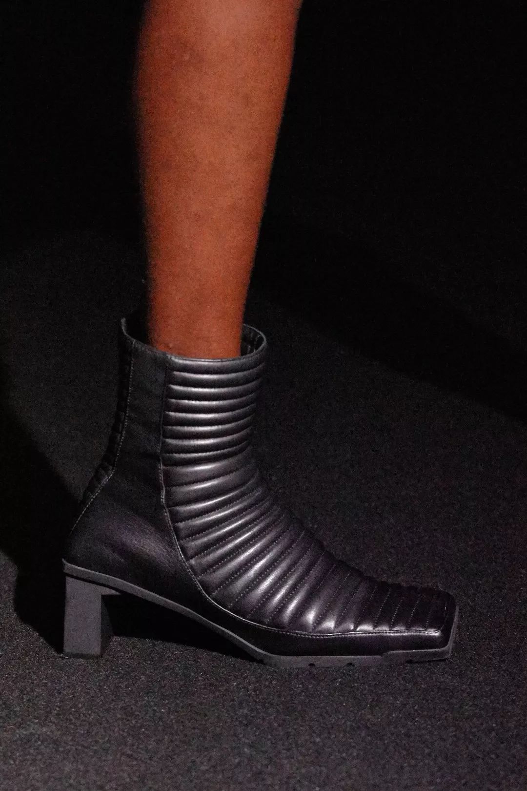 秋冬必备战靴,嗜鞋如命图片