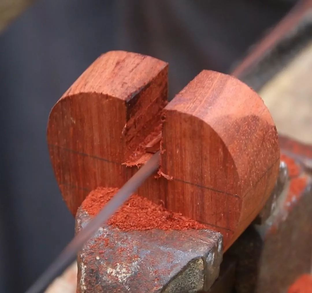 河南大爷做出2600年前的鲁班凳,山村老人制作鲁班凳惊艳国外