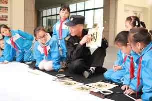 杭州保安书法,杭州保安大叔是哪里的保安