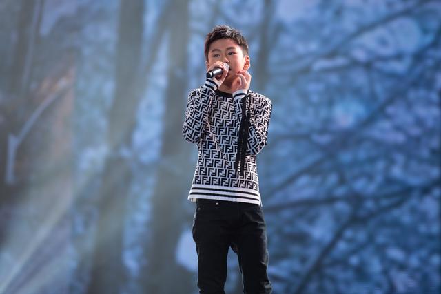 明星少年歌手EC一平惊艳新加坡“那些年那些歌”欢唱会