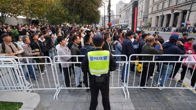 【身边的马天民】“外滩指路人”黄俊带你观赏进博会别样的“警”色