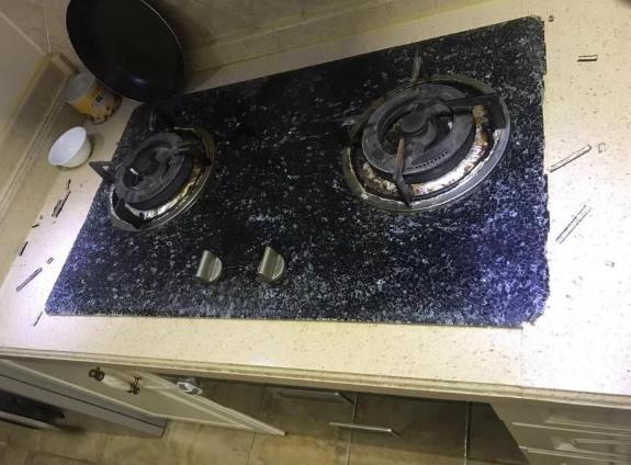 天然气灶玻璃面板爆裂原因,燃气灶面板炸裂厂家赔偿吗