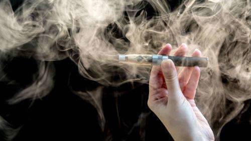 *子烟电**“断电”一周后，仍有电商平台玩“*猫猫躲**”