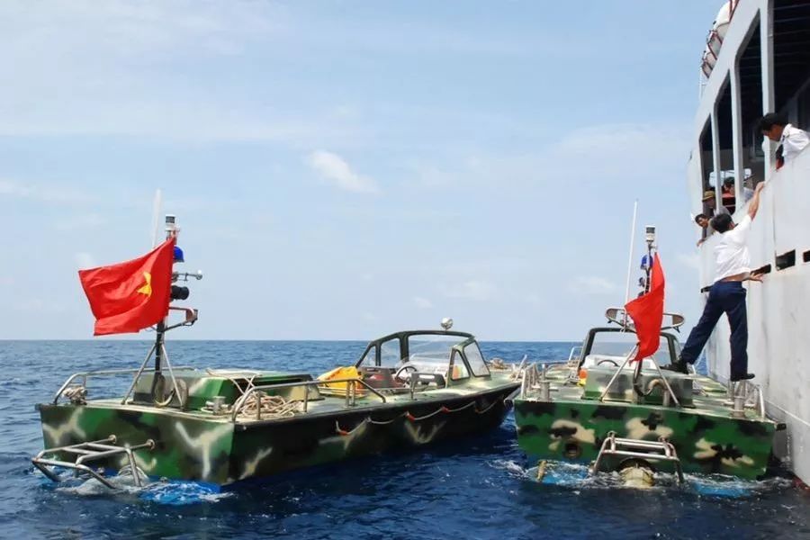 *制抵**成龙，查中国手机，越南想干嘛？