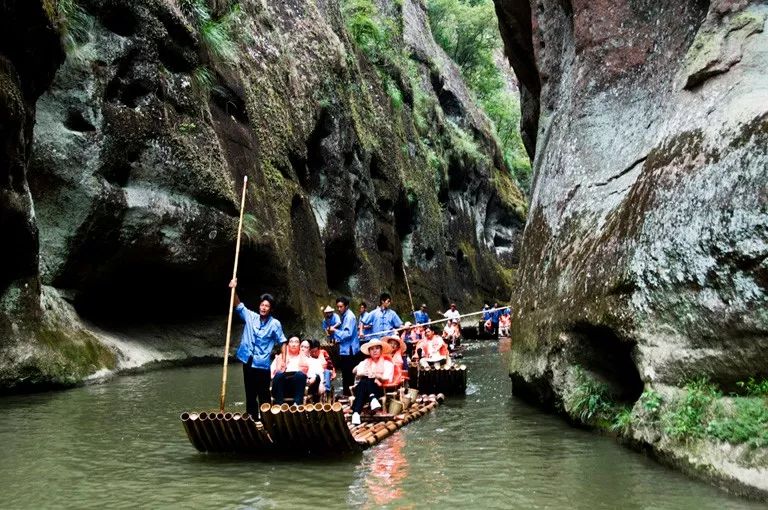这条“藏在深闺人未识”的溪流,让你远离凡尘,沉醉于此