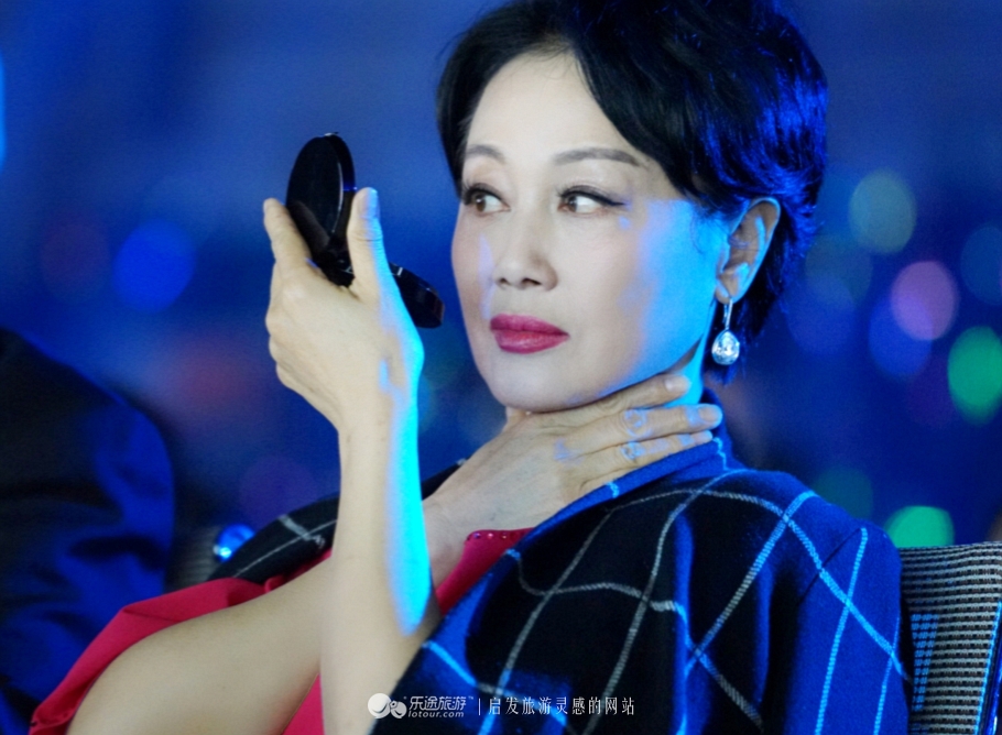 如果你和明星只有一米的距离，如何能求得合影