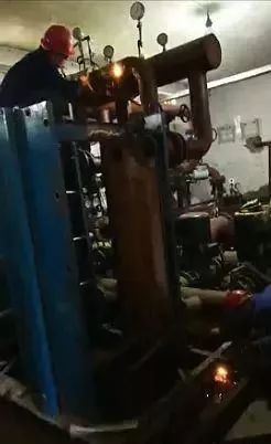 你的家里温暖如春，你可知这个城市有一群暖男在为你抵御寒冬