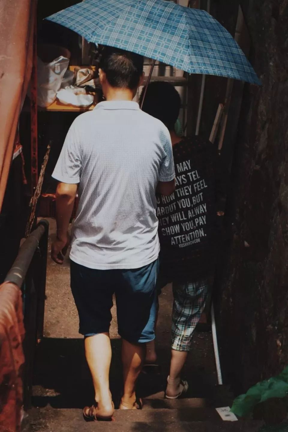 癌症患者挂尿袋和屎袋,患癌人身上带着尿袋