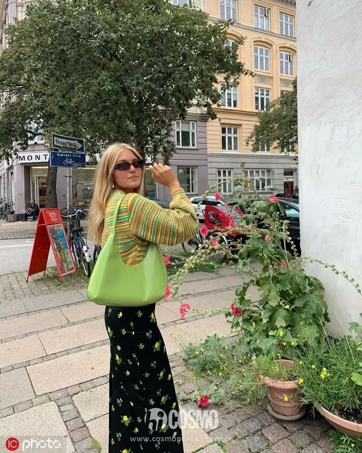 好久不见的ITgirl钟小姐，毛衣很不错喔