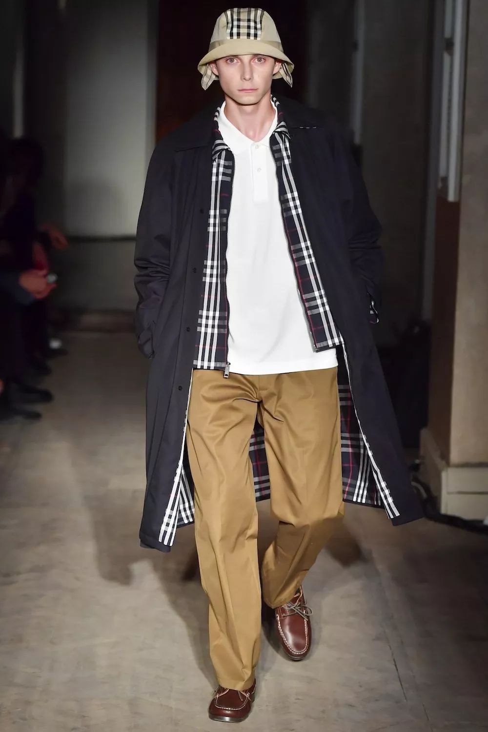 burberry绅士,burberry风衣高质量男性