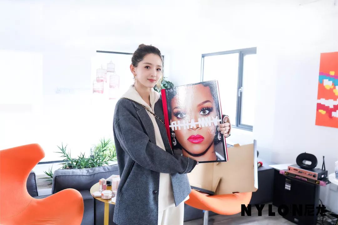 神仙大V和我们一起在上海发“奖状”！？我们飘了……