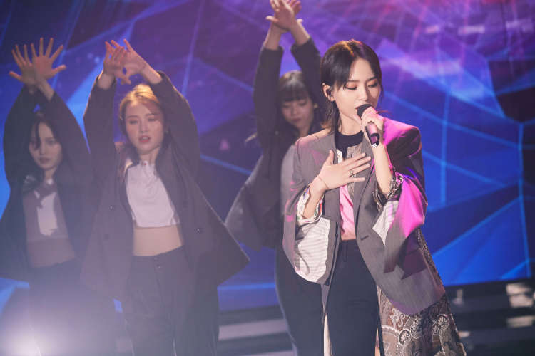 天天向上周笔畅最近一期,天天向上2018周笔畅对视